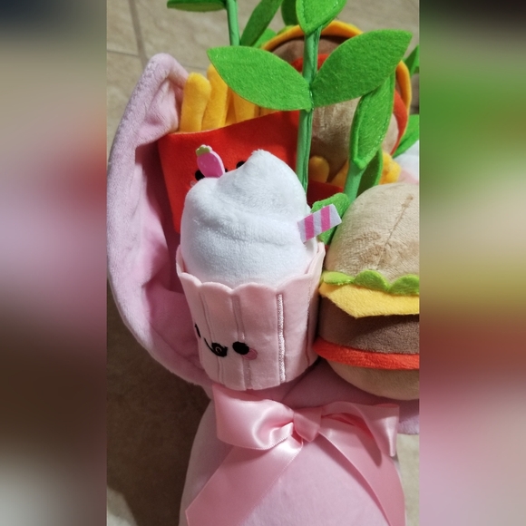 Smoko Fast Food Friends Plush Bouquet - Picture 3 of 3